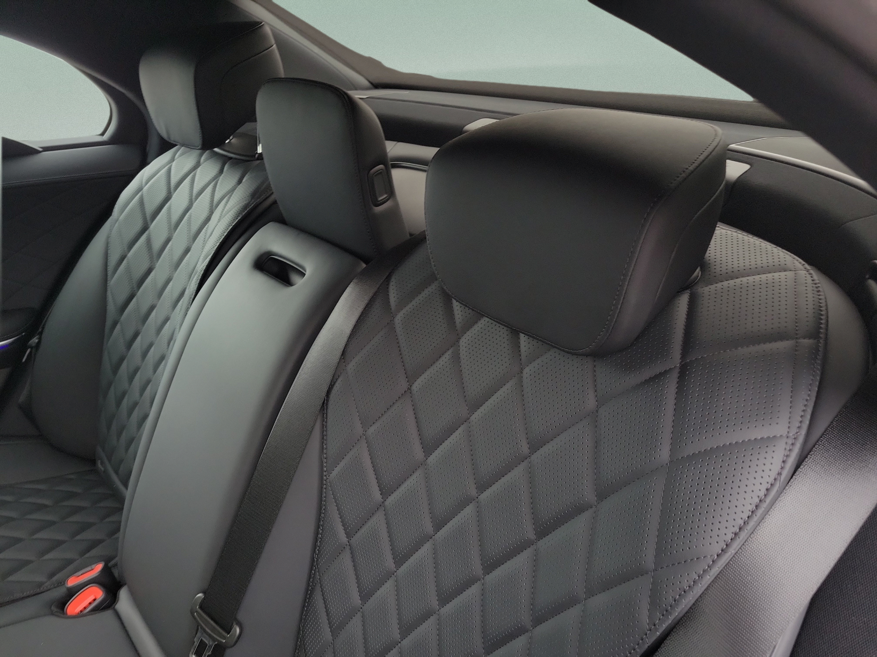 New 2026 Mercedes-Benz S 580e 4MATIC Sedan image 8