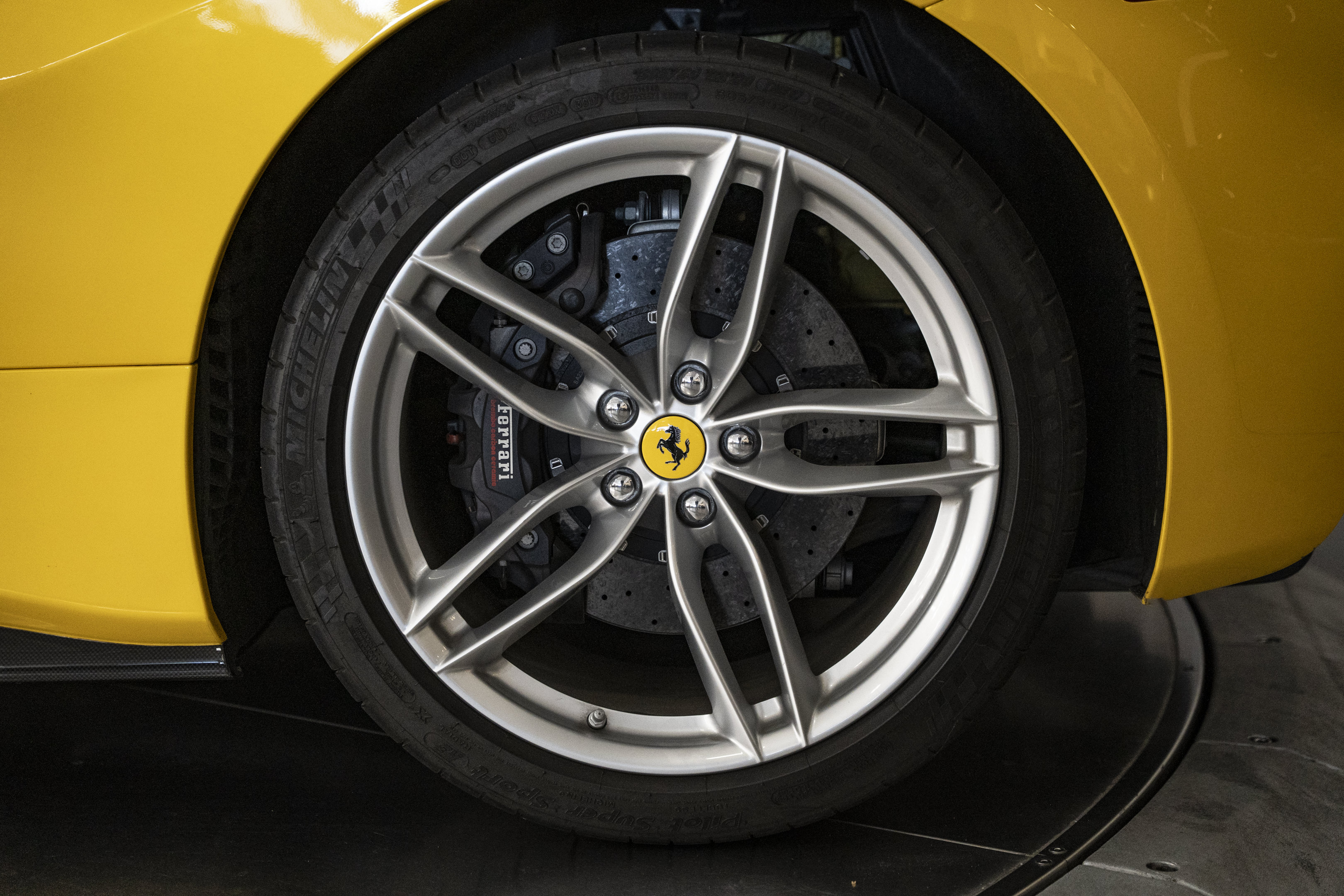 Used 2018 Ferrari 488 Spider RWD image 17