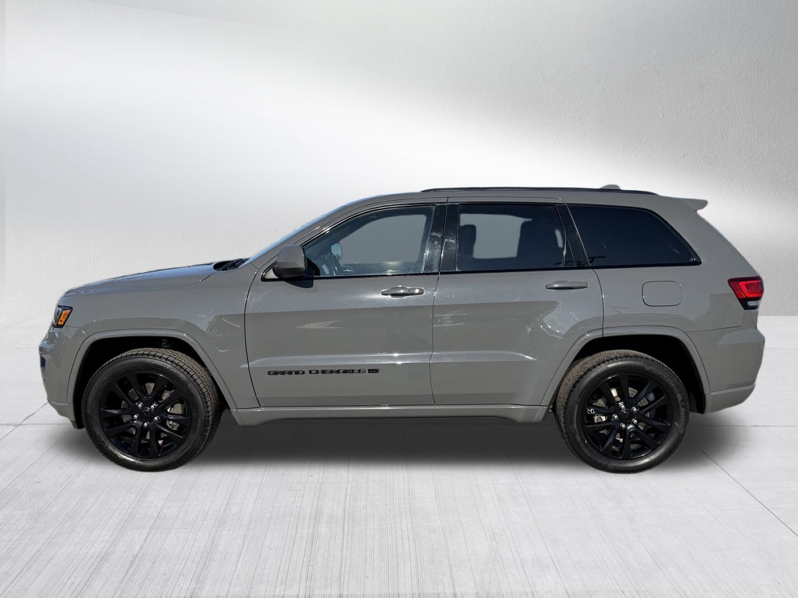Used 2022 Jeep Grand Cherokee Laredo X image 4
