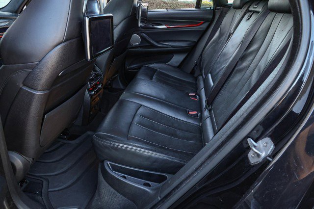 Used 2015 BMW X6 M image 27