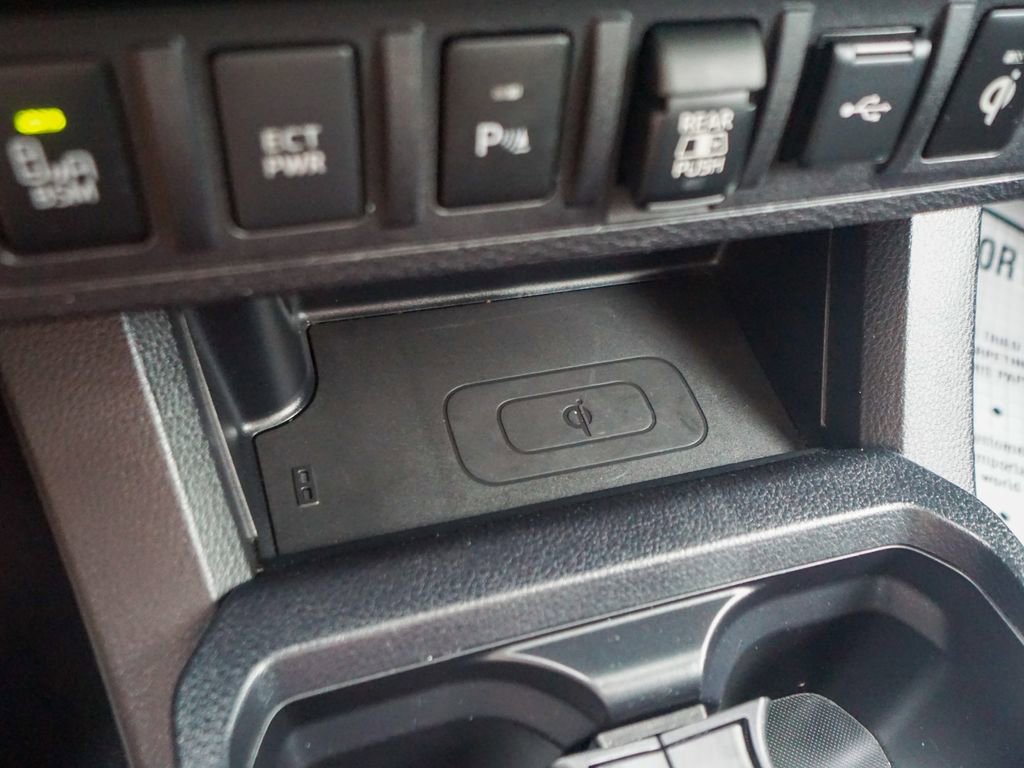 Used 2020 Toyota Tacoma Limited image 29