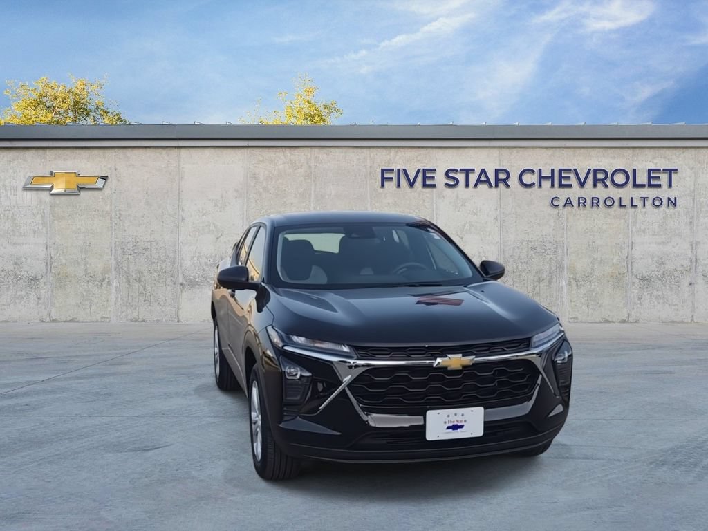 Used 2024 Chevrolet Trax LS FWD image 2