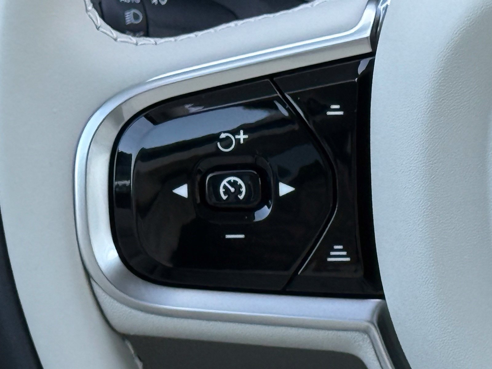 New 2027 Volvo XC60 B5 Ultra AWD/4WD image 36