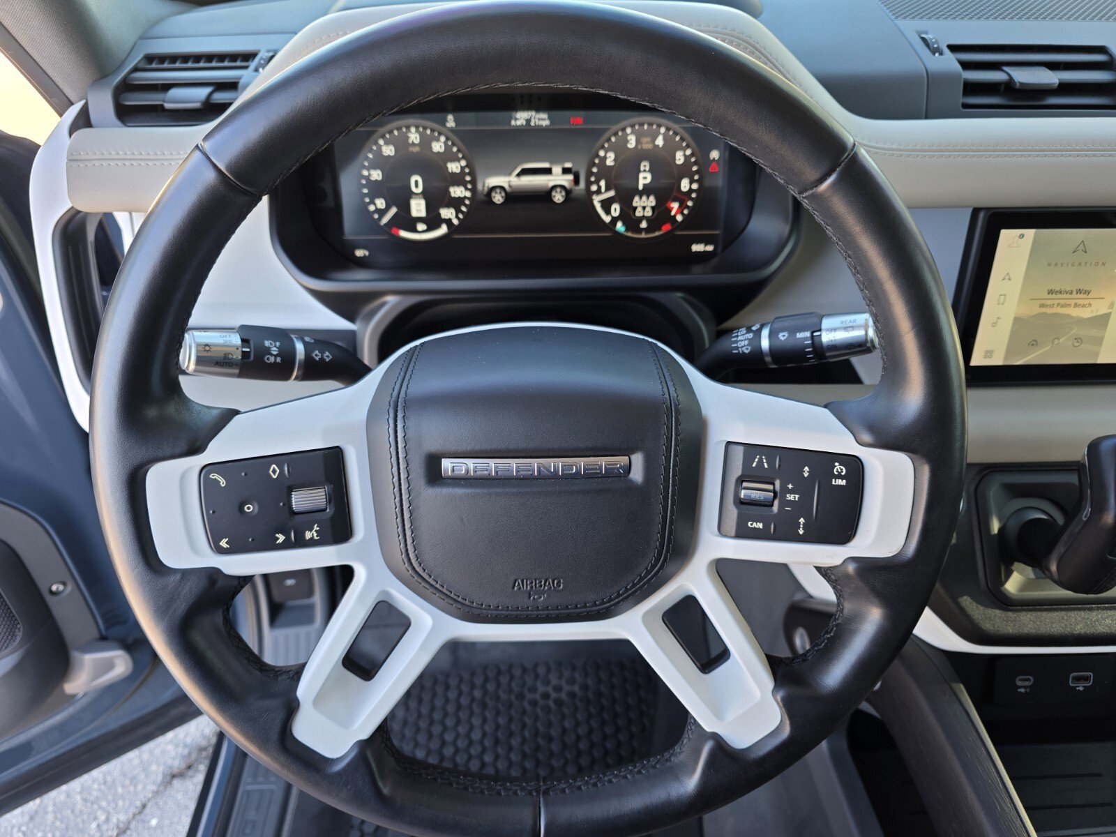 Used 2020 Land Rover Defender 110 HSE image 16