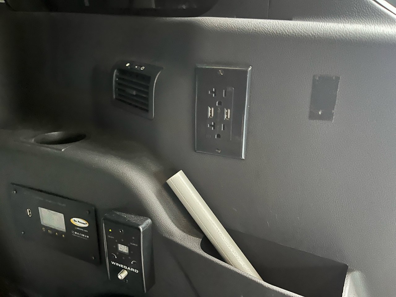 Used 2017 Ford Transit Connect XLT image 17