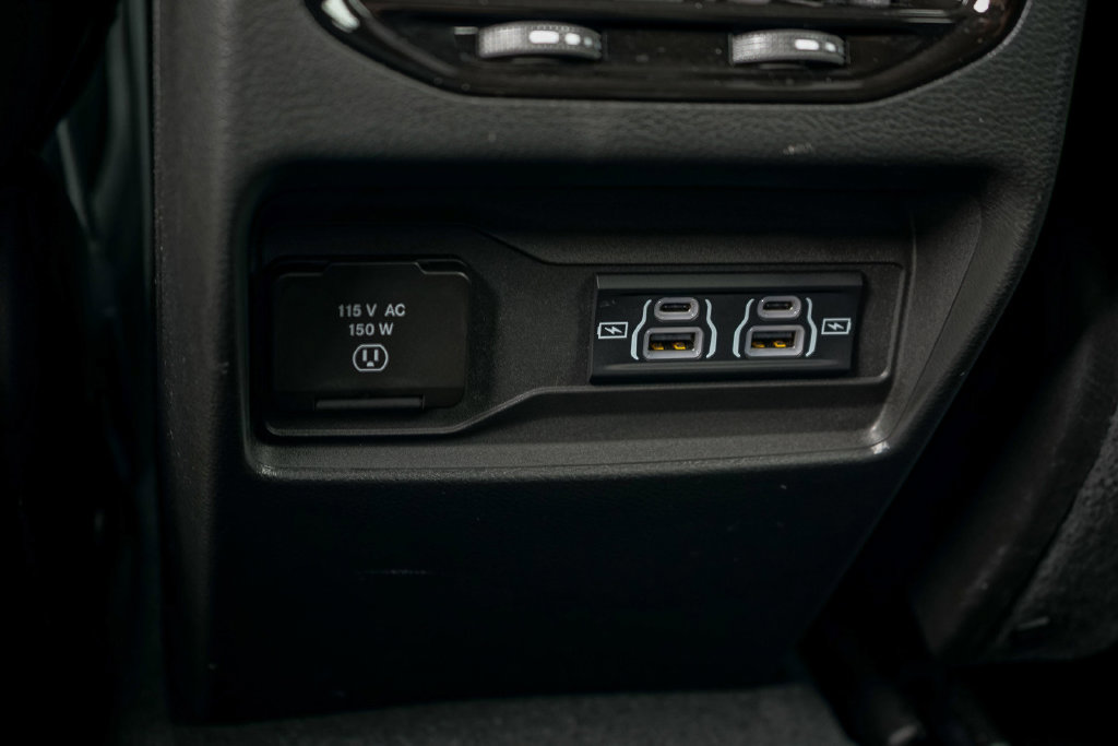 Used 2024 Jeep Grand Cherokee Altitude AWD/4WD image 21