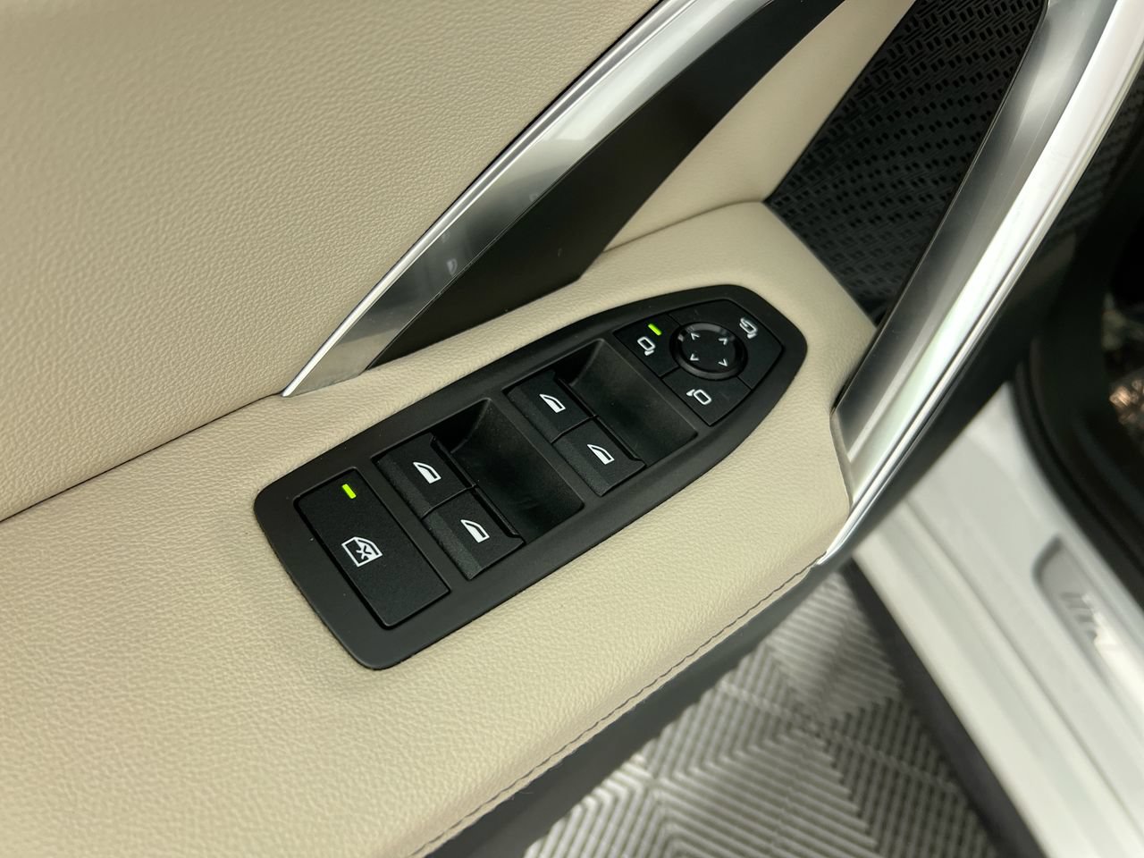 Used 2023 BMW X1 xDrive28i w/ Premium Package AWD/4WD image 14