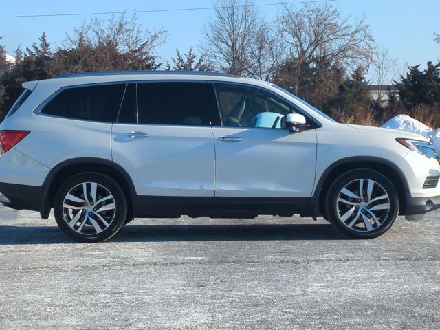 Used 2017 Honda Pilot Touring image 4