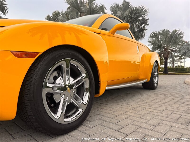 Used 2005 Chevrolet SSR w/ Preferred Equipment Group RWD image 8