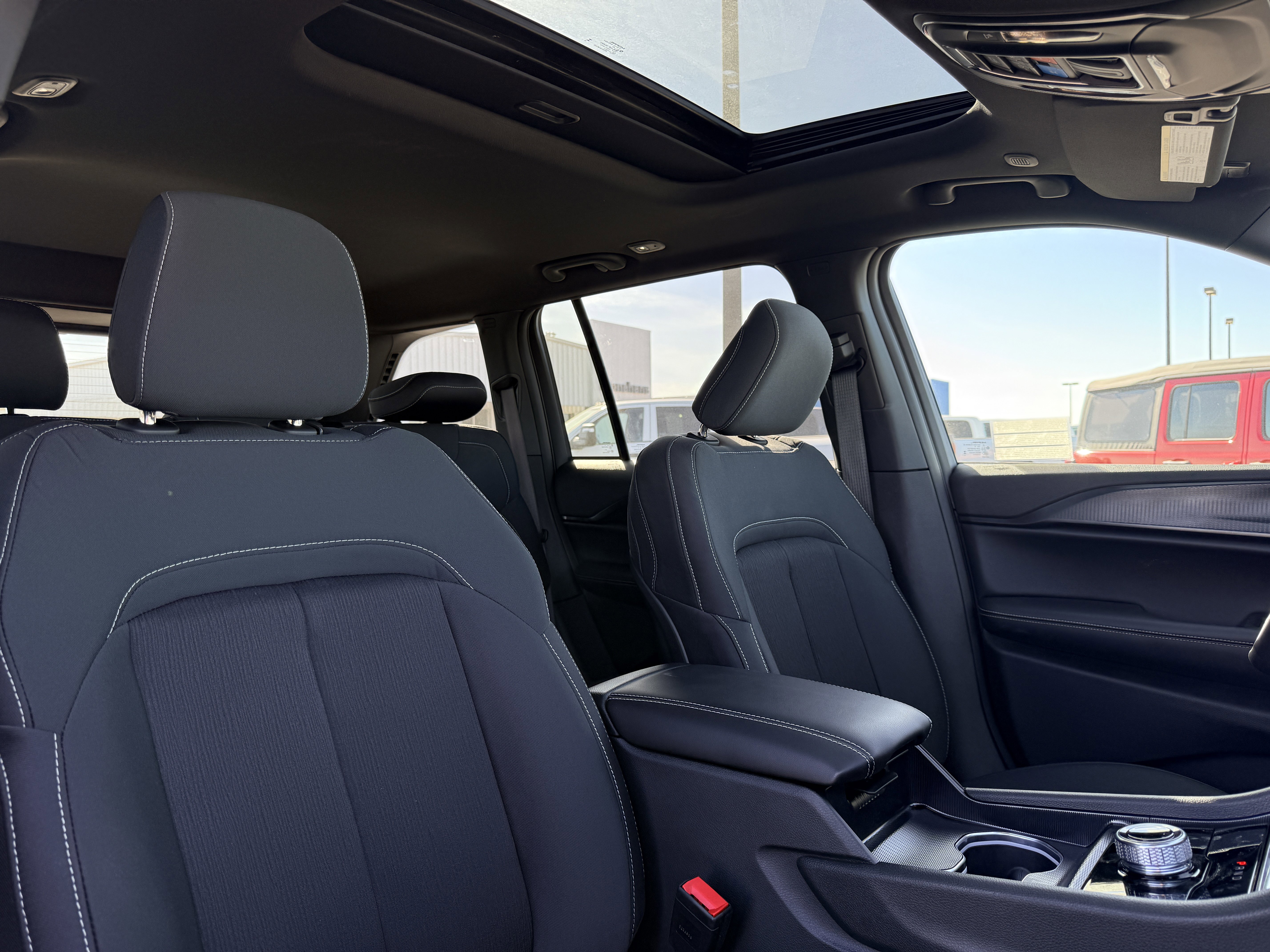 New 2025 Jeep Grand Cherokee 4WD image 9