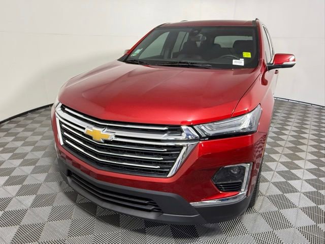 Used 2023 Chevrolet Traverse LT FWD image 2