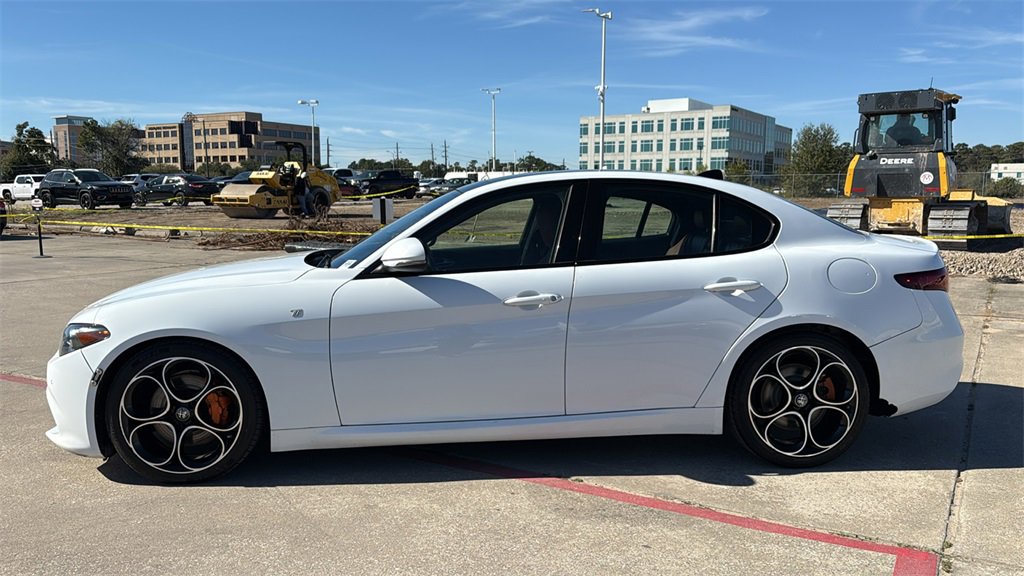 Used 2022 Alfa Romeo Giulia Ti image 4