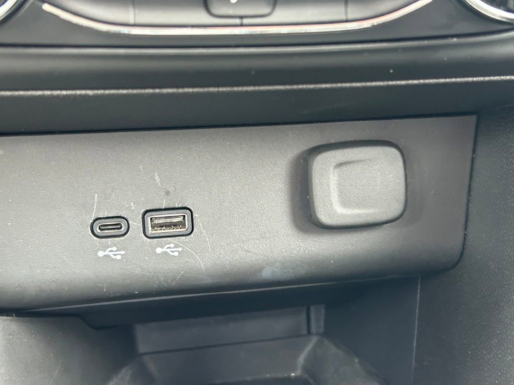 Used 2025 Buick Encore GX Preferred FWD image 26