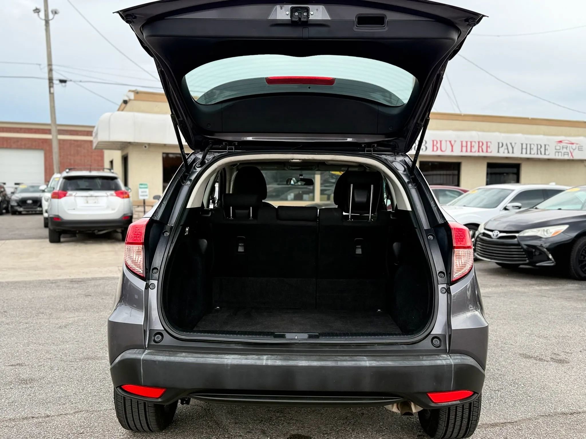 Used 2016 Honda HR-V LX image 34