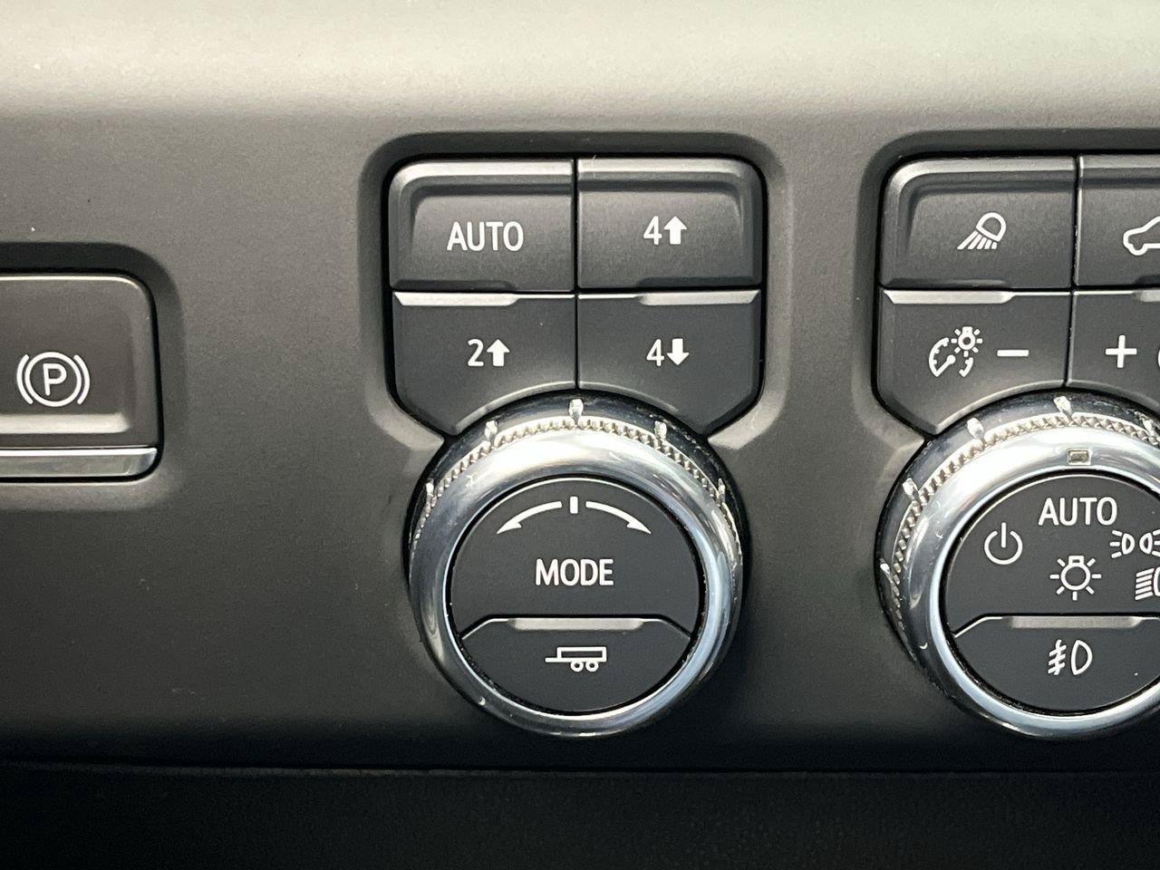 Used 2024 GMC Sierra 2500 AT4X AWD/4WD image 23