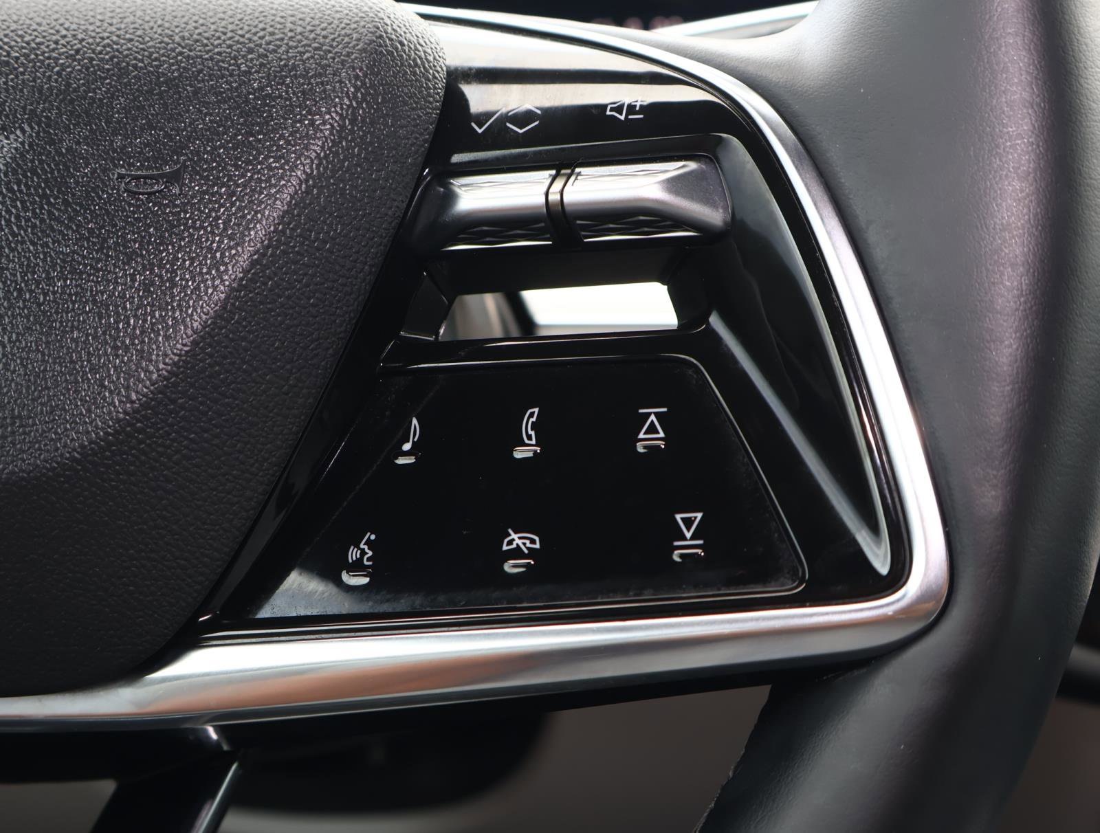 Certified 2024 Cadillac Lyriq Luxury image 29