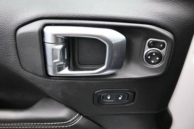 Used 2023 Jeep Wrangler Unlimited Sahara w/ Cold Weather Group AWD/4WD image 17