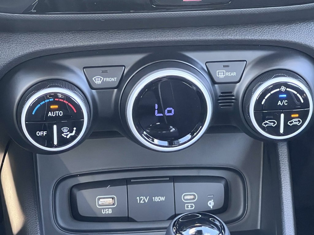 New 2025 Hyundai Venue Limited image 17