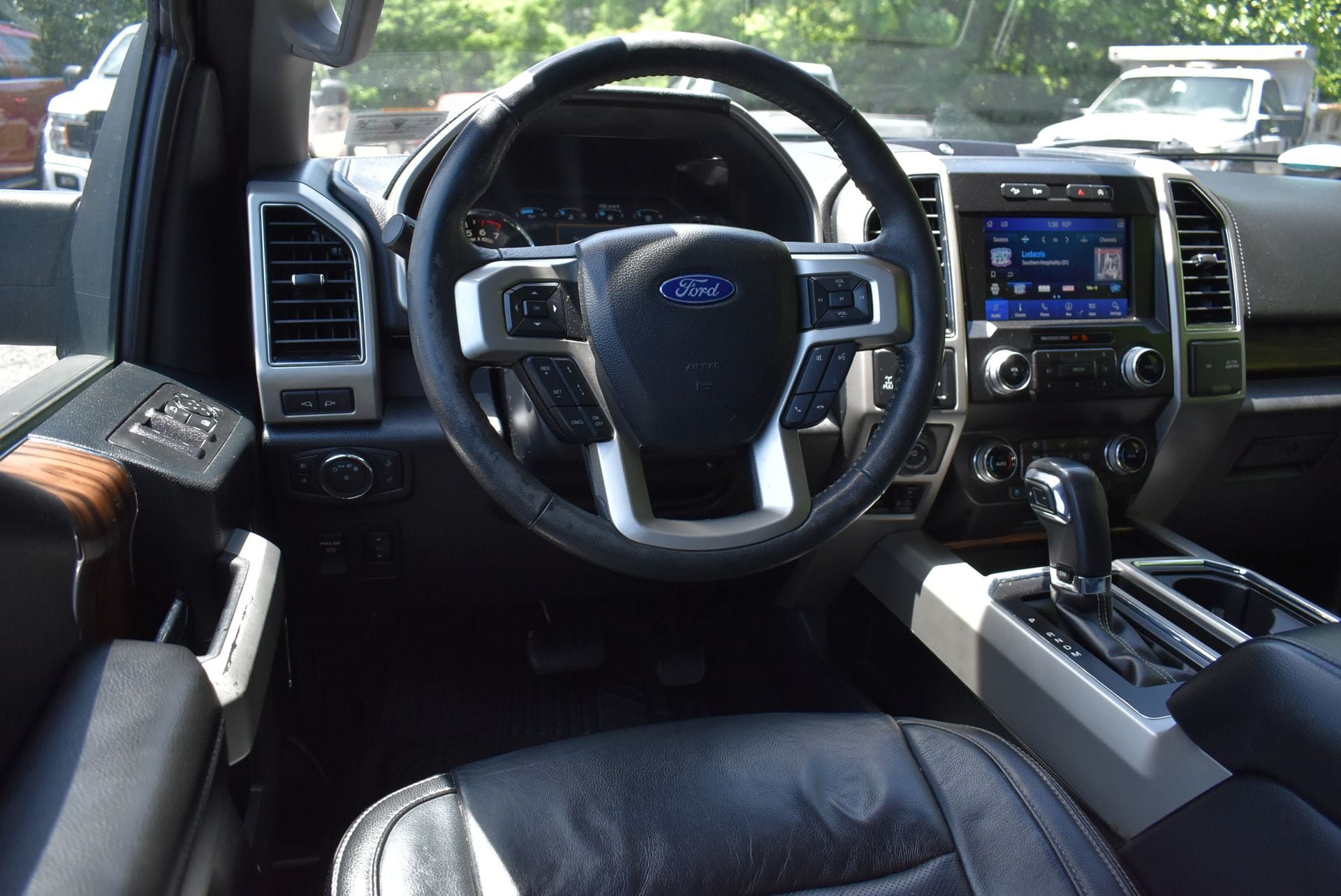 Used 2019 Ford F150 Lariat w/ Equipment Group 502A Luxury AWD/4WD image 15