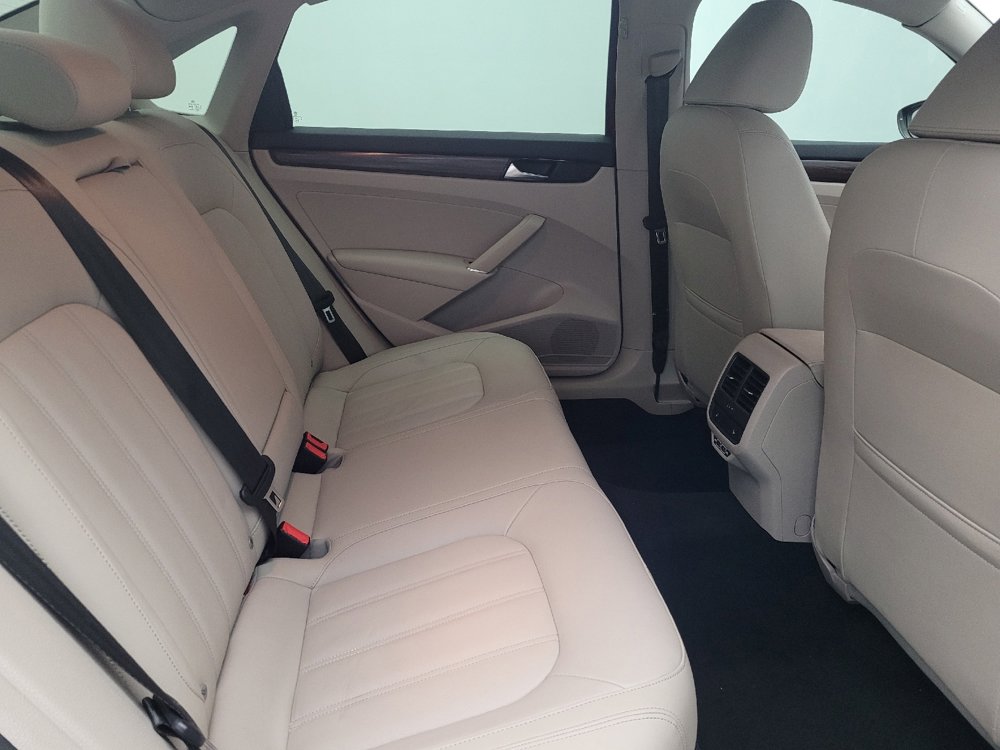 Used 2020 Volkswagen Passat 2.0T SEL image 19