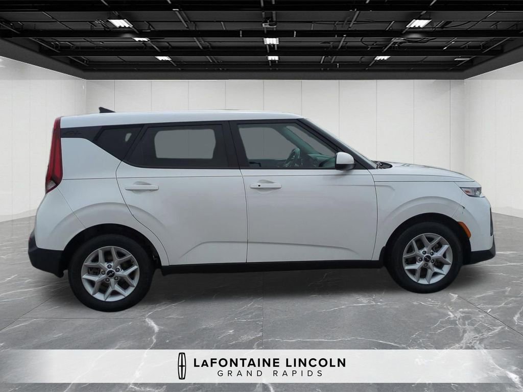 Used 2022 Kia Soul S image 6