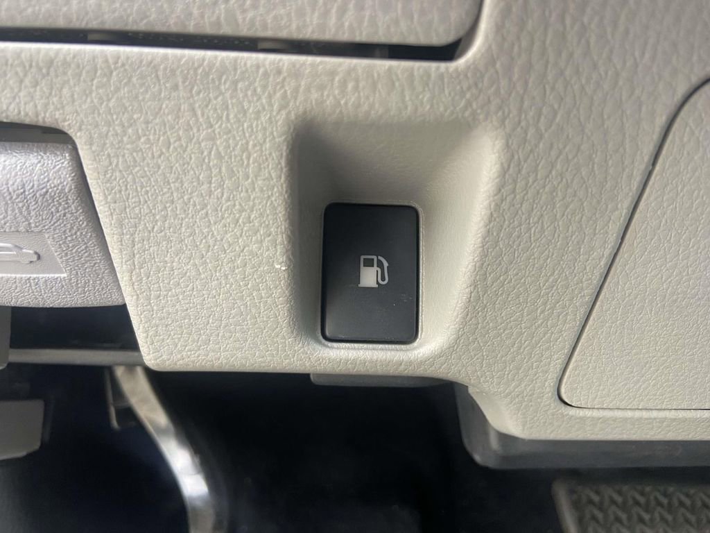 Used 2019 Toyota Highlander XLE image 32