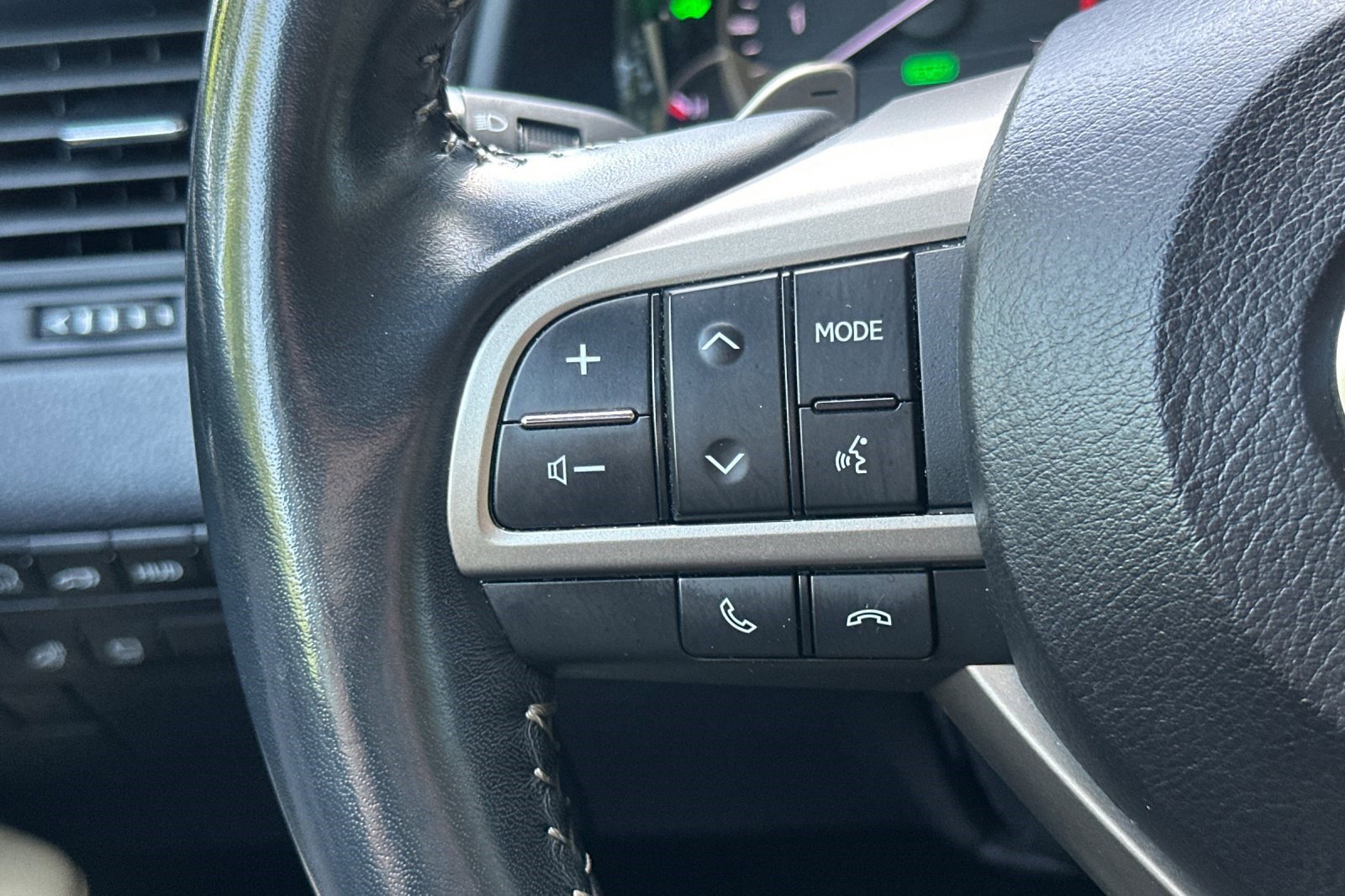 Used 2021 Lexus RX 450h AWD w/ Luxury Package image 30