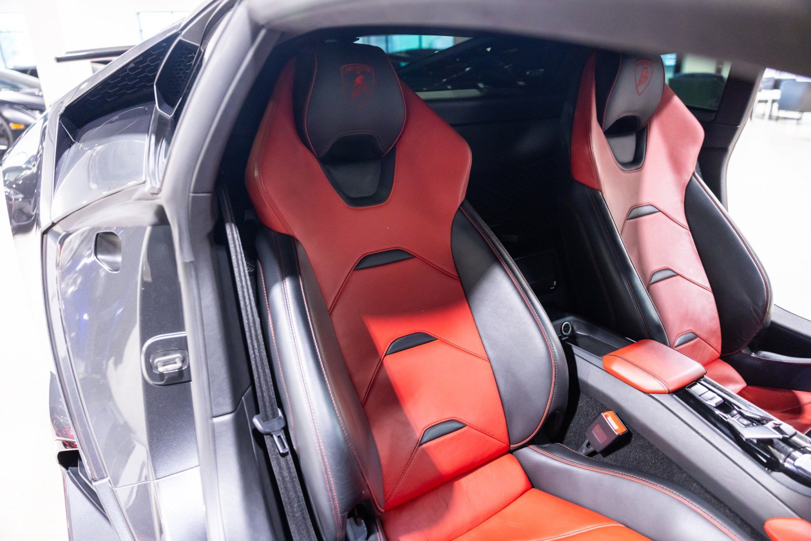 Used 2021 Lamborghini Huracan EVO RWD image 29