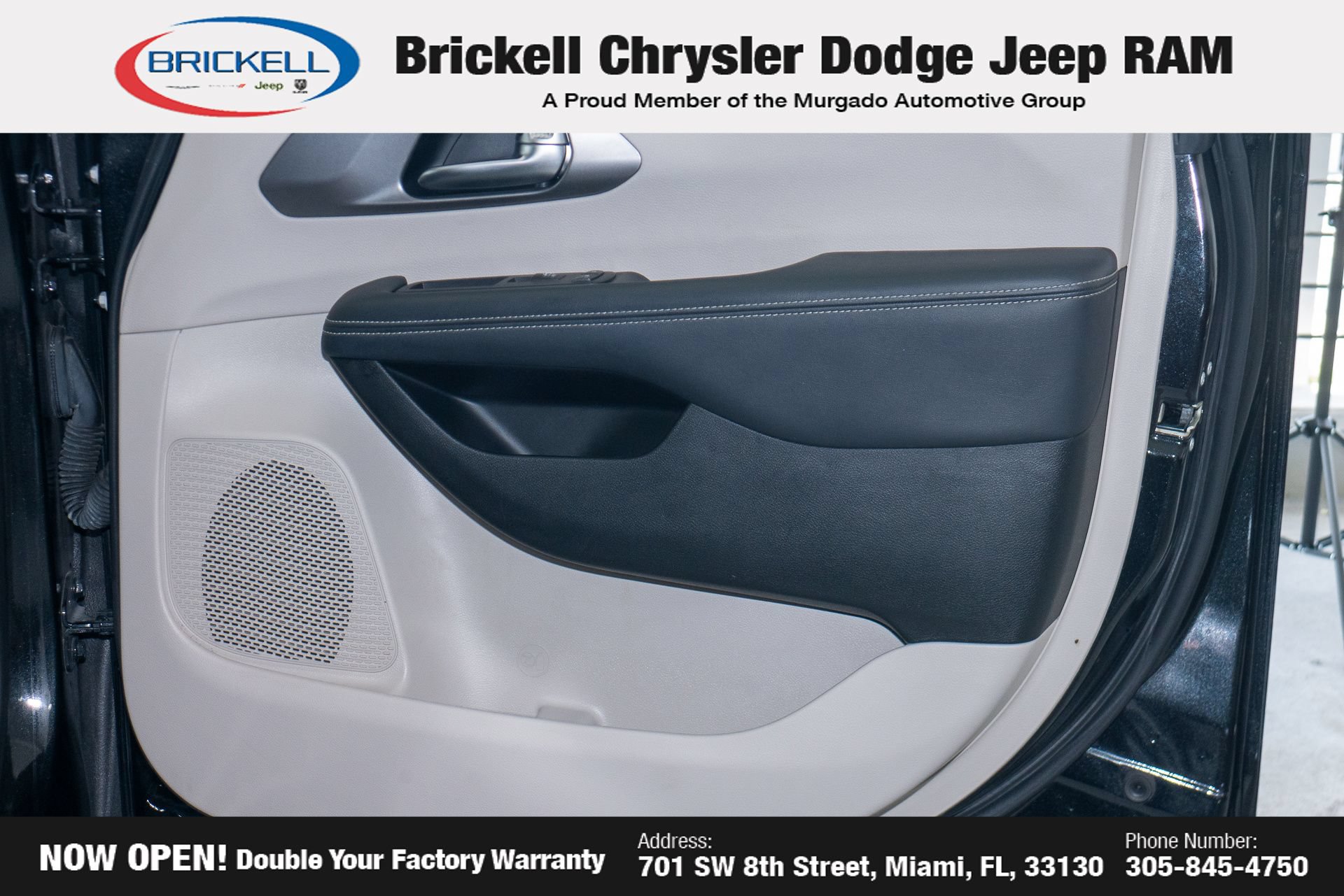 Used 2023 Chrysler Pacifica Touring-L FWD image 13