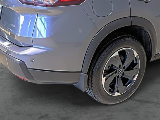 Used 2025 Nissan Rogue SV AWD/4WD image 13
