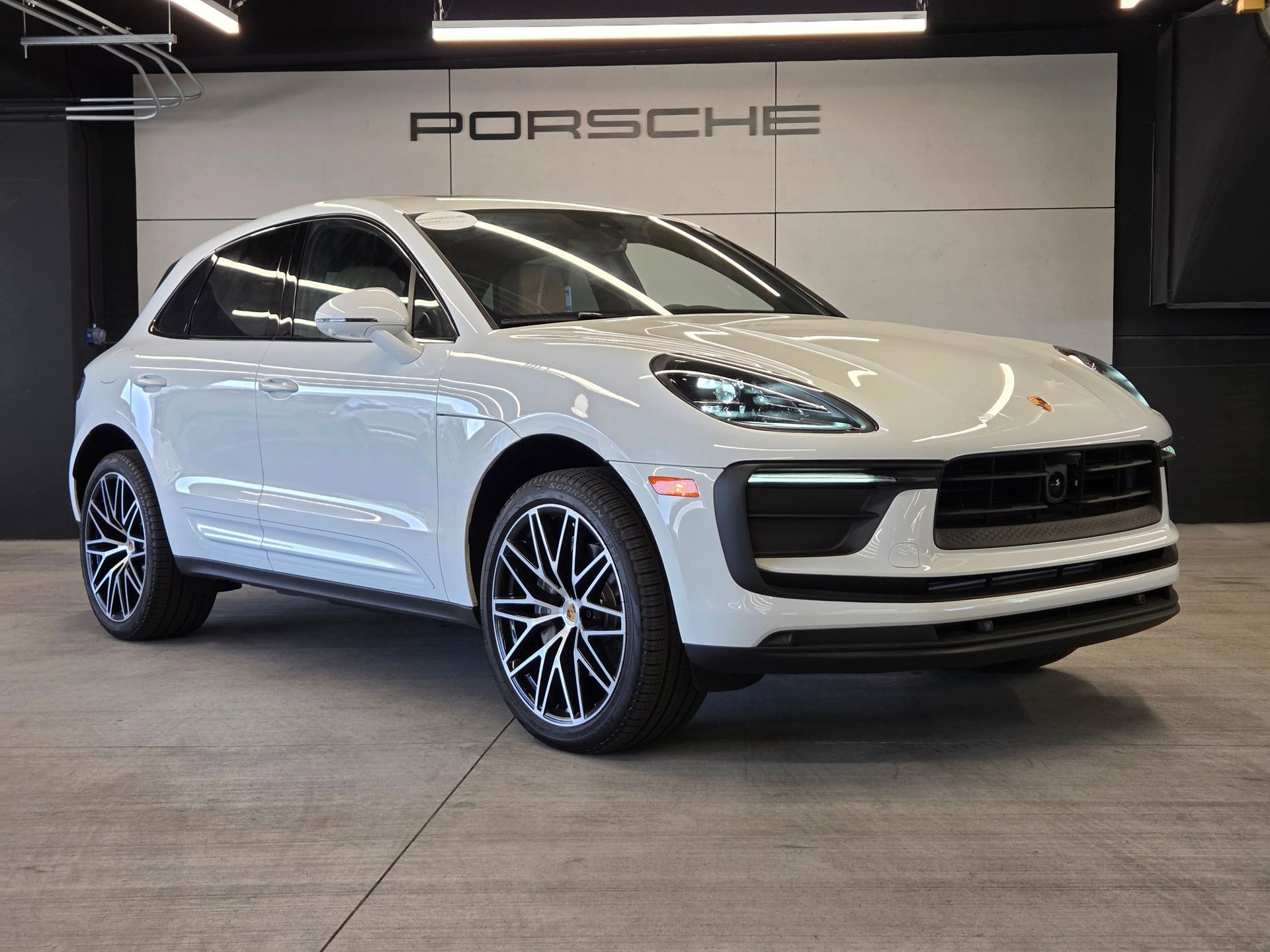 Certified 2026 Porsche Macan AWD/4WD image 28