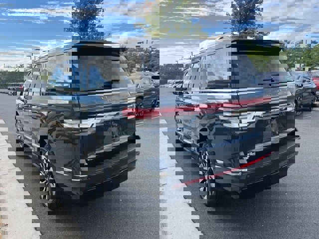 Used 2022 Lincoln Navigator L Reserve image 9