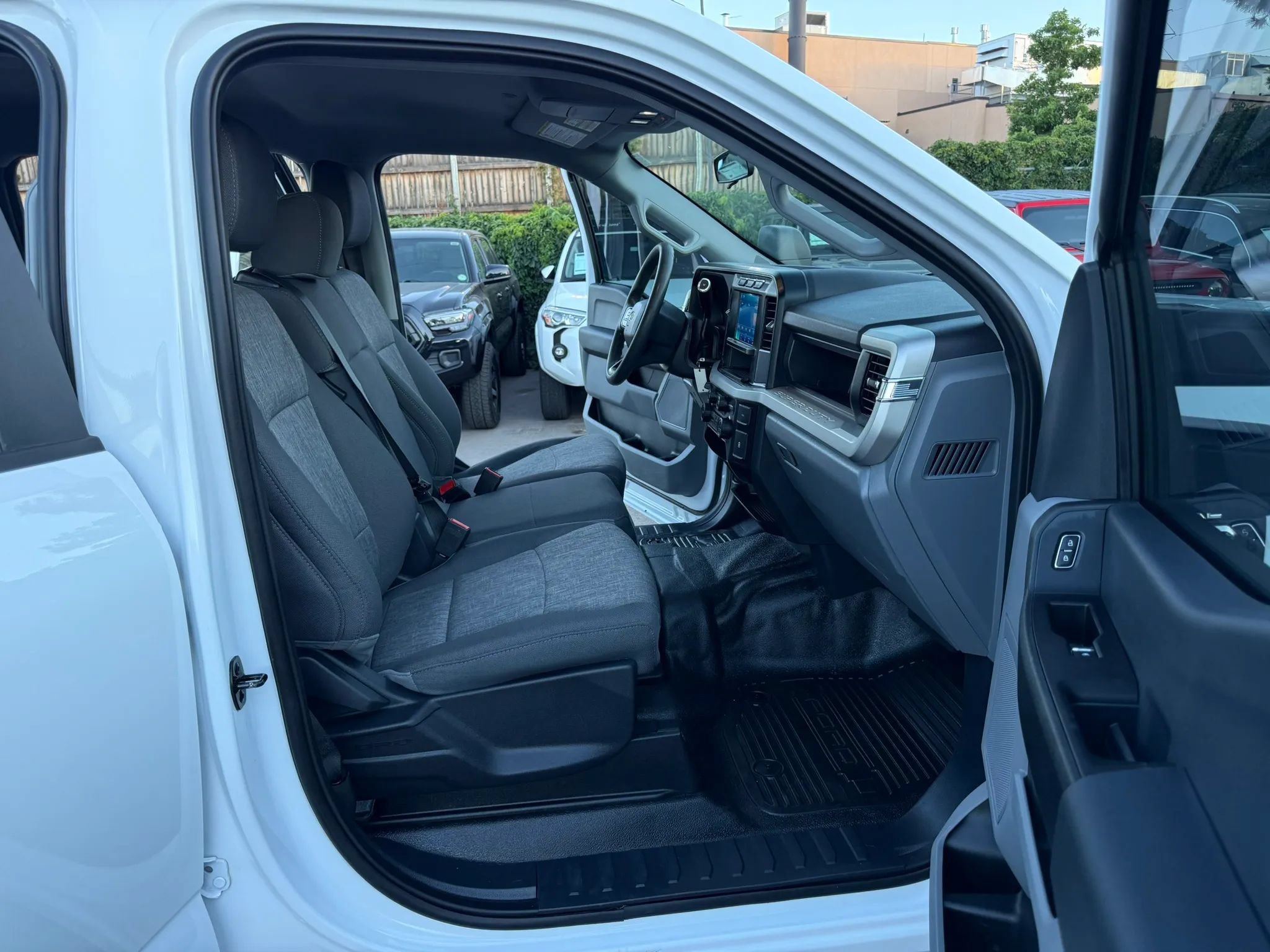 Used 2023 Ford F250 XL w/ FX4 Off-Road Package AWD/4WD image 31