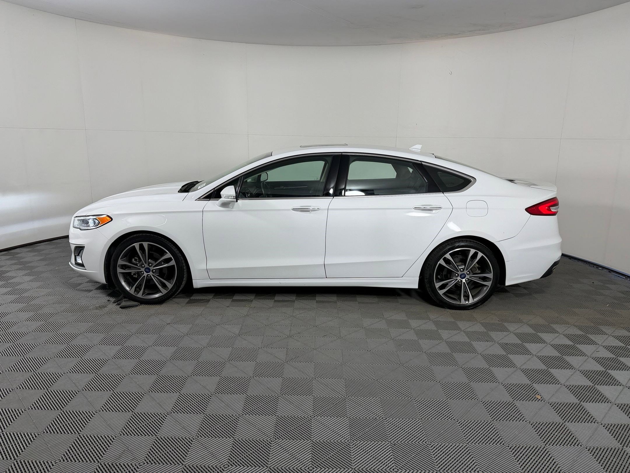 Used 2020 Ford Fusion Titanium AWD/4WD image 2