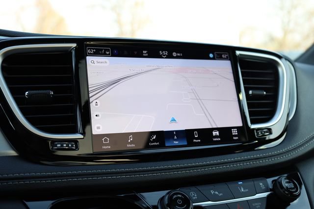 New 2026 Chrysler Pacifica Limited image 16