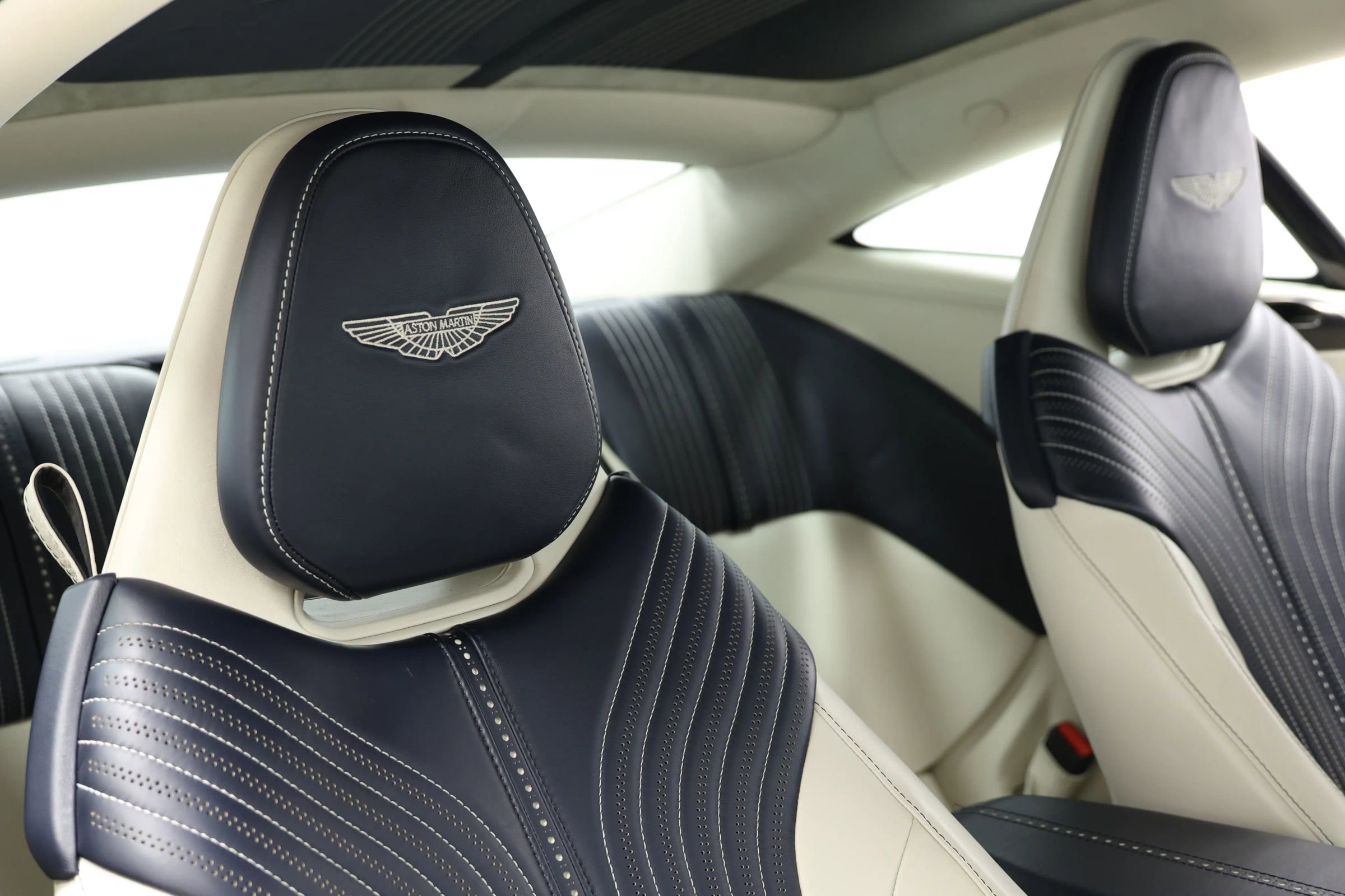 Used 2019 Aston Martin DB11 Coupe RWD image 79