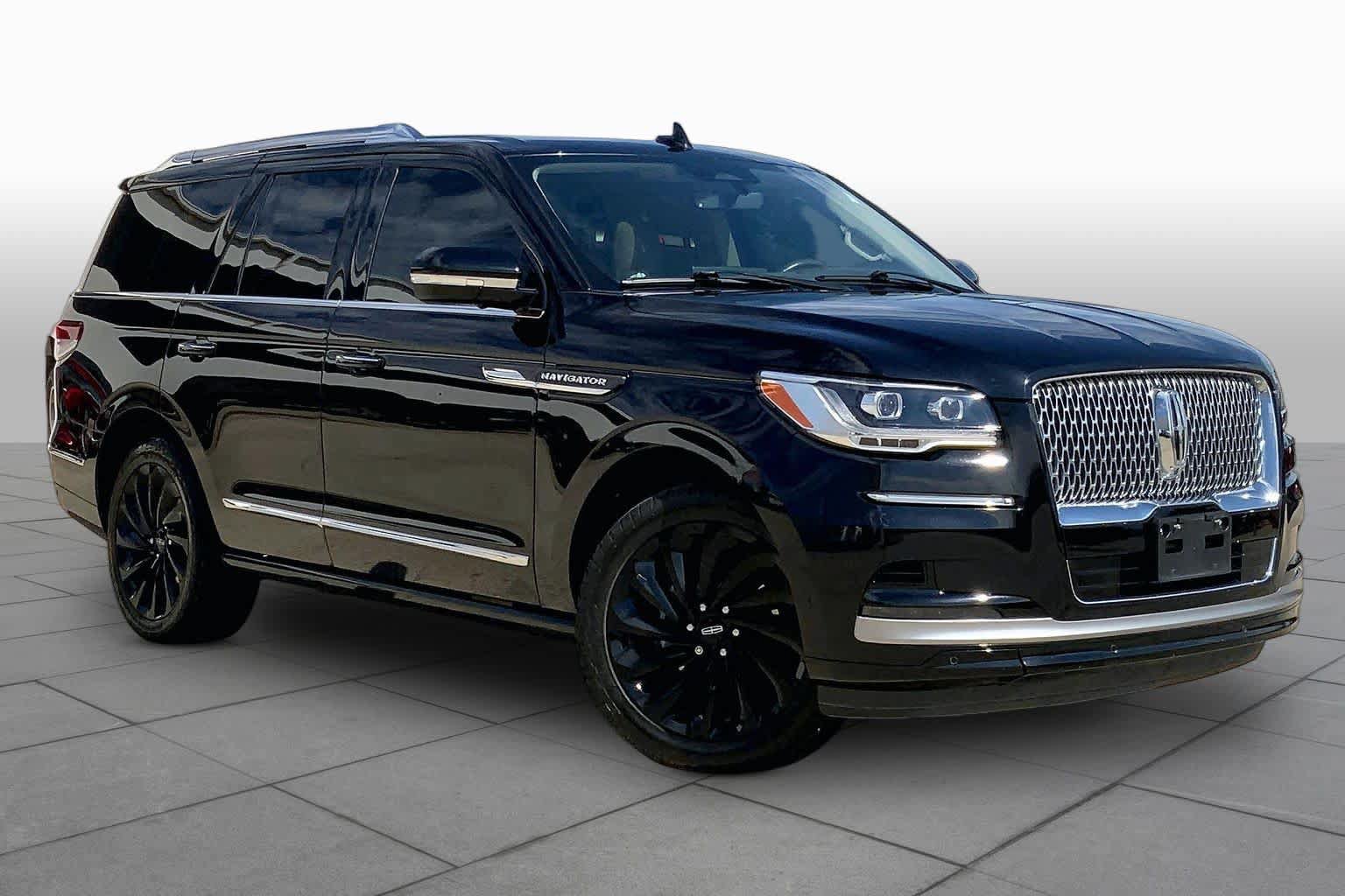 Used 2022 Lincoln Navigator Reserve AWD/4WD image 3