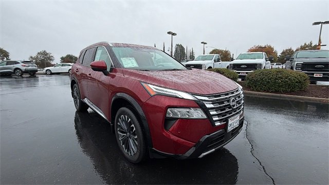 Used 2025 Nissan Rogue Platinum w/ Tech Package image 2