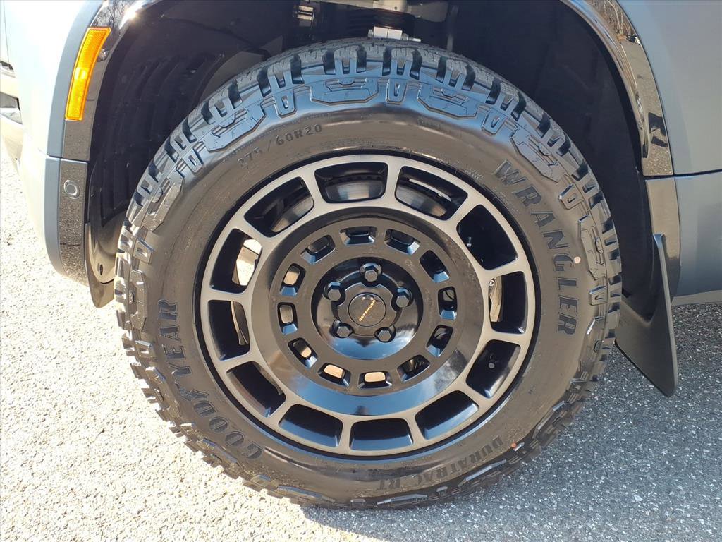 New 2026 Land Rover Defender 110 OCTA image 9