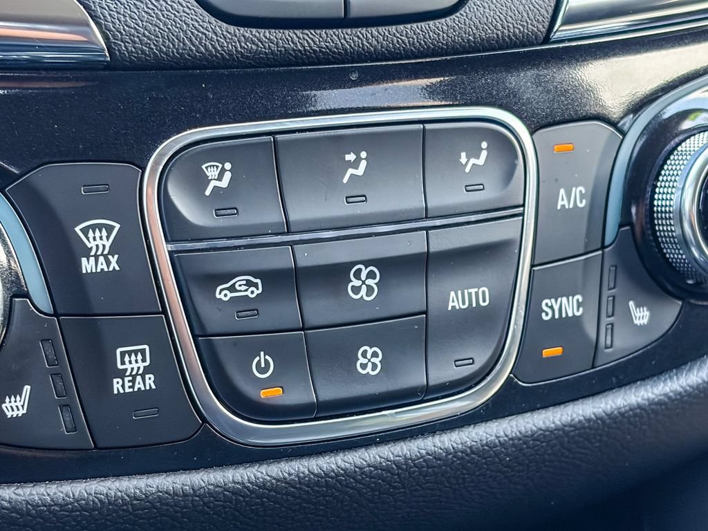 Used 2024 Chevrolet Equinox Premier w/ LPO, Floor Liner Package AWD/4WD image 30