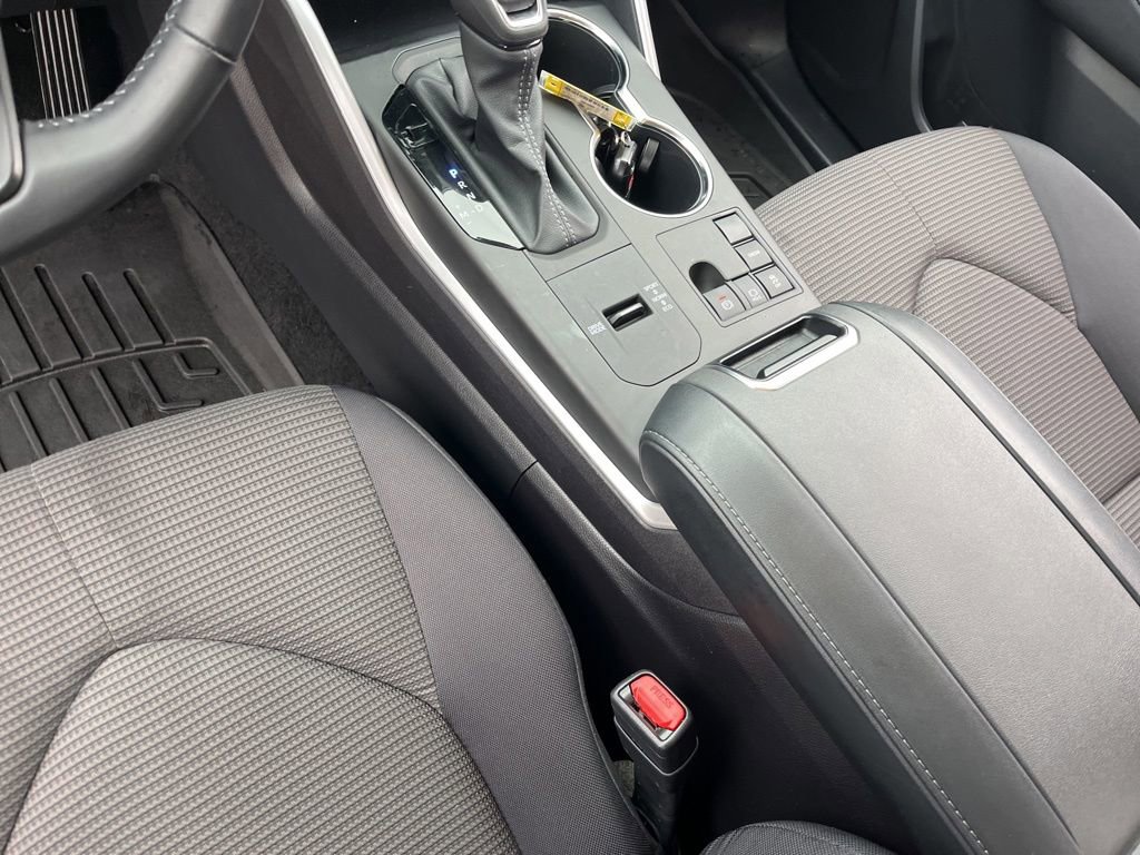Used 2024 Toyota Highlander LE FWD image 20