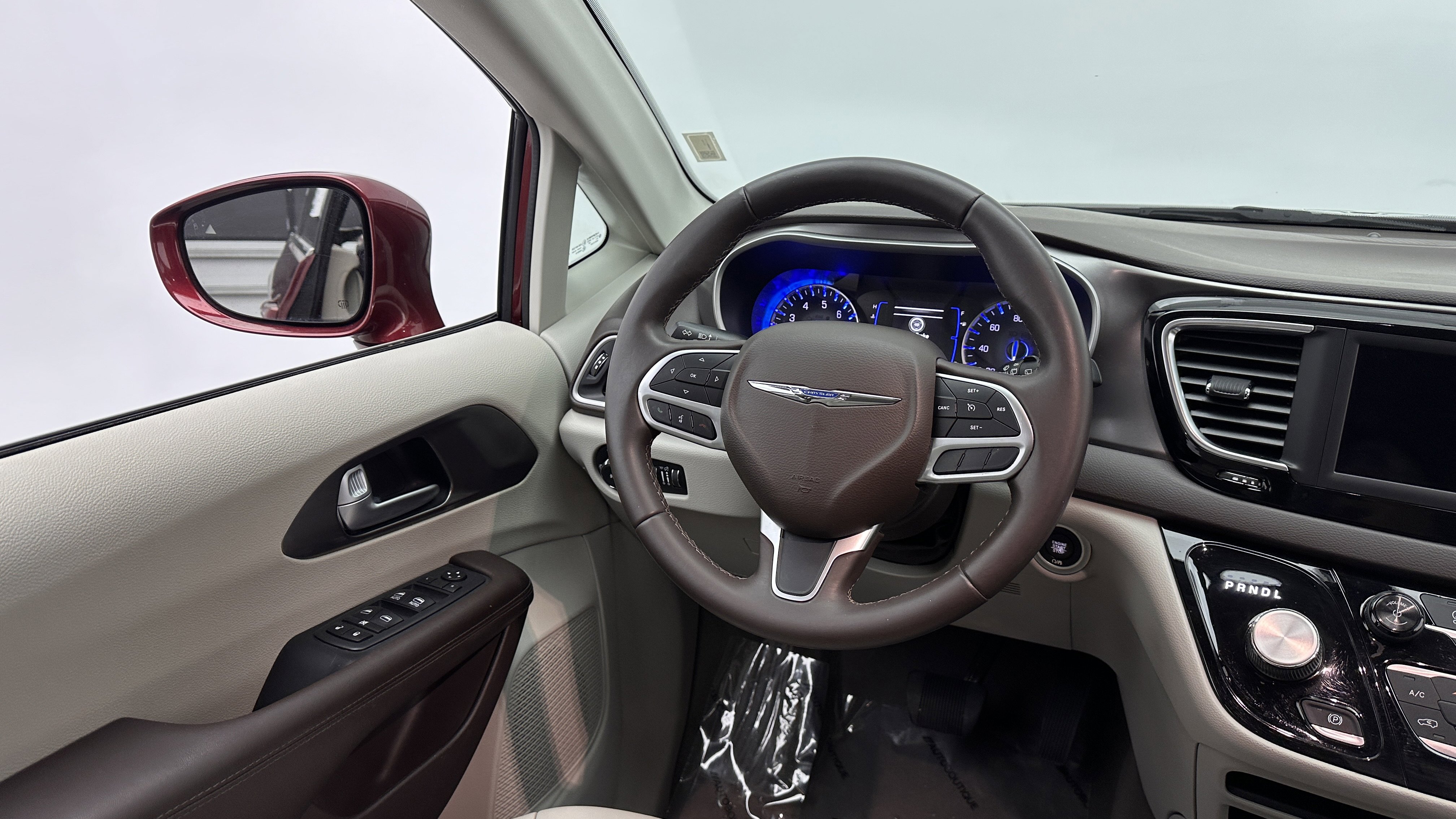 Used 2018 Chrysler Pacifica Touring-L image 27