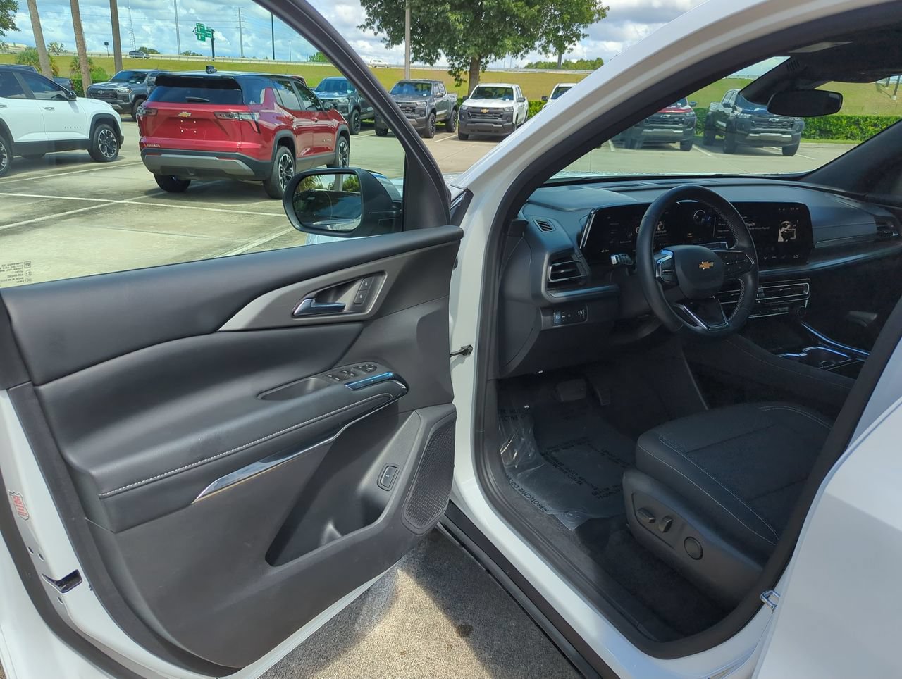 Certified 2026 Chevrolet Traverse LT FWD image 6
