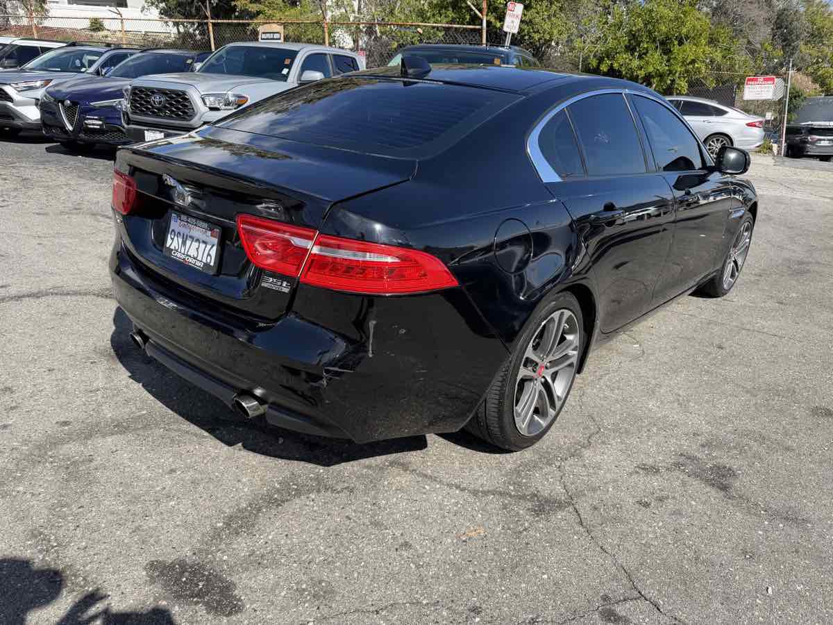Used 2017 Jaguar XE Premium image 4