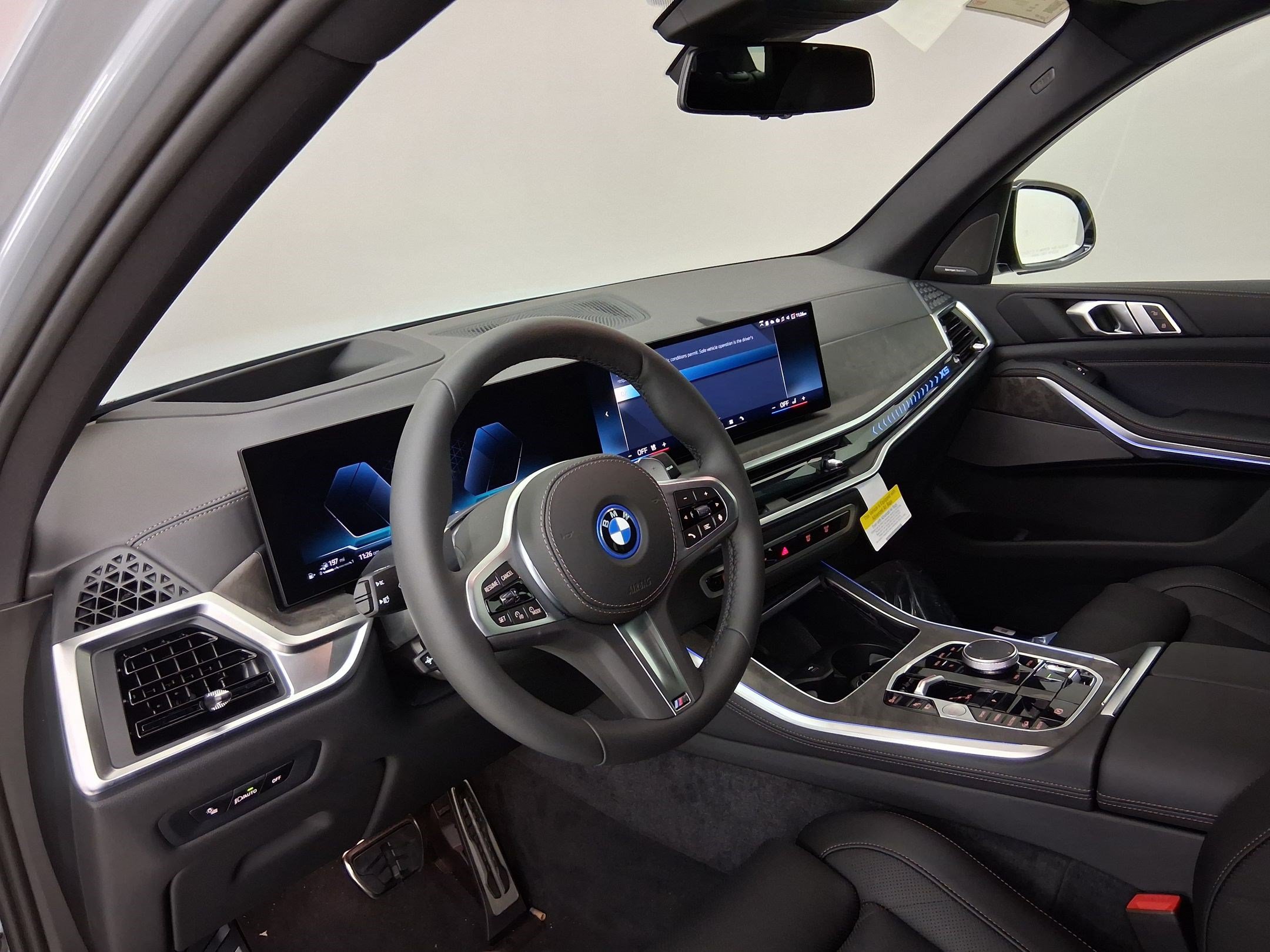 New 2026 BMW X5 xDrive50e w/ M Sport Package AWD/4WD image 2