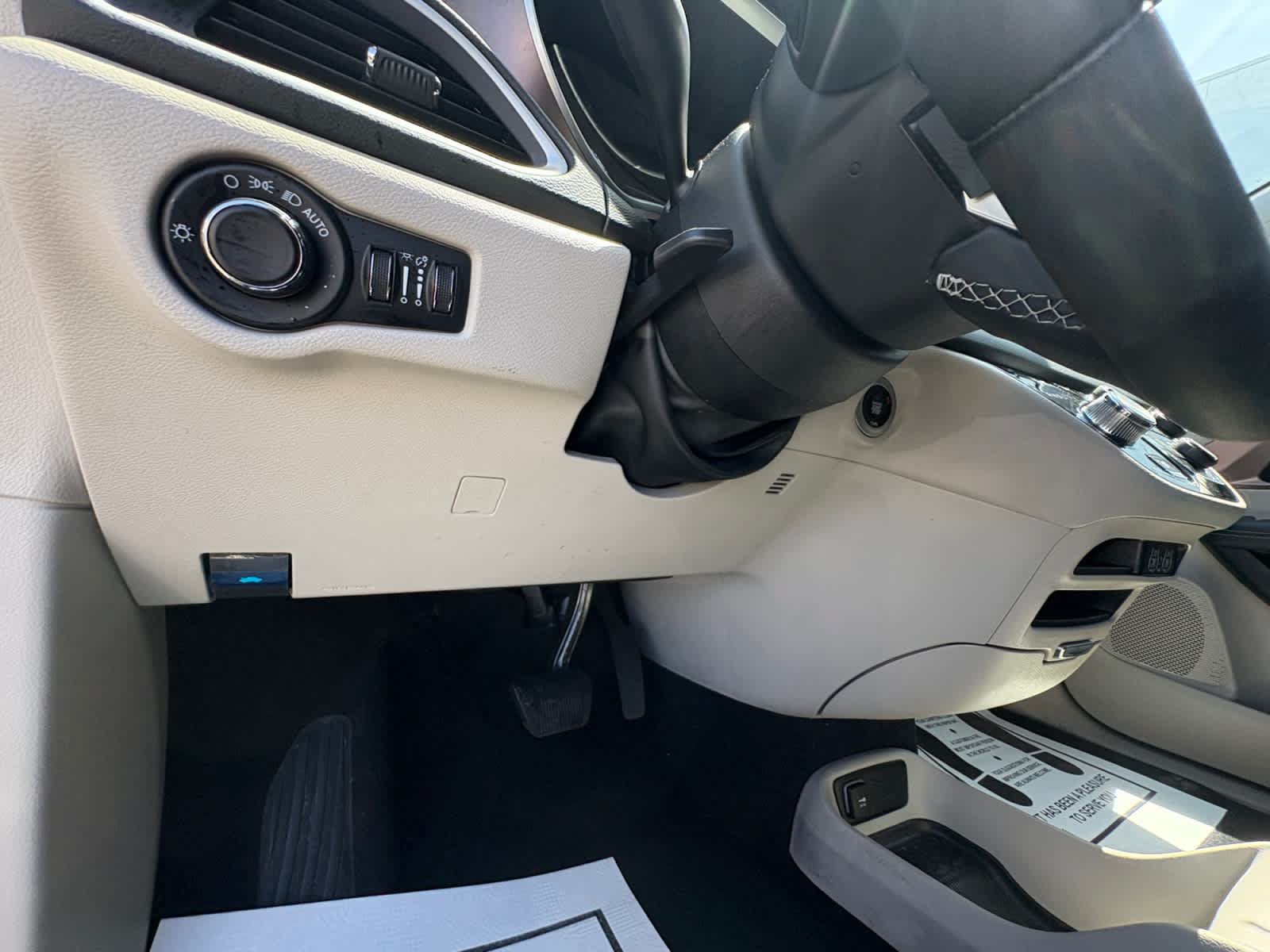 Used 2023 Chrysler Voyager LX FWD image 29