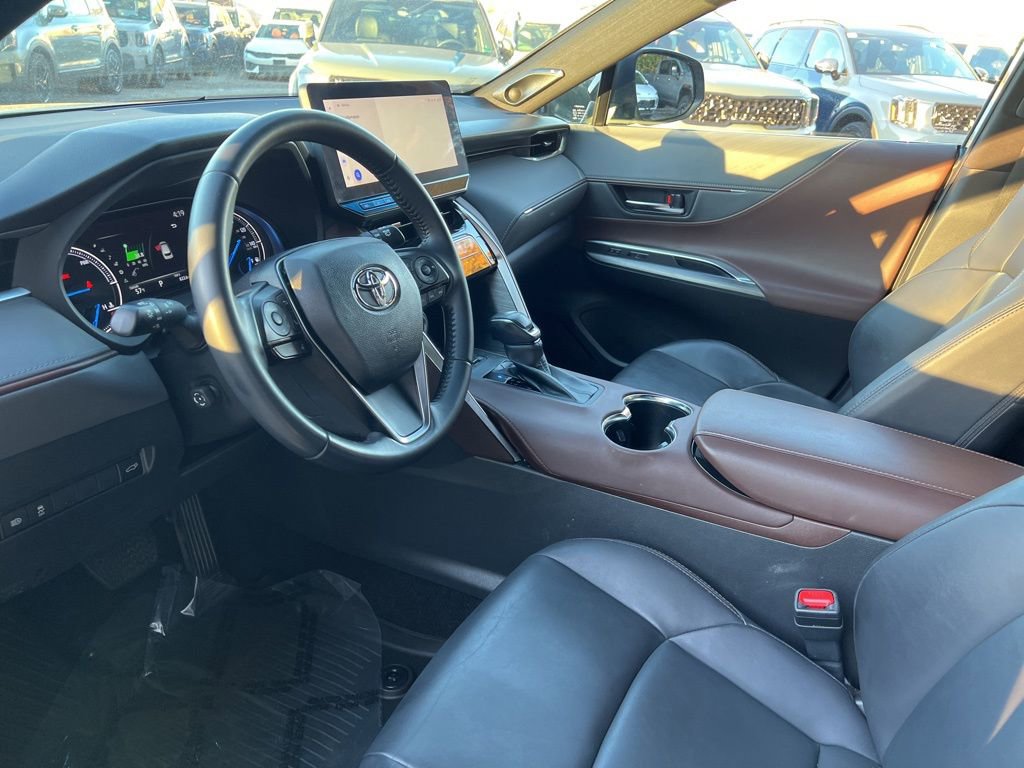 Used 2023 Toyota Venza XLE image 10