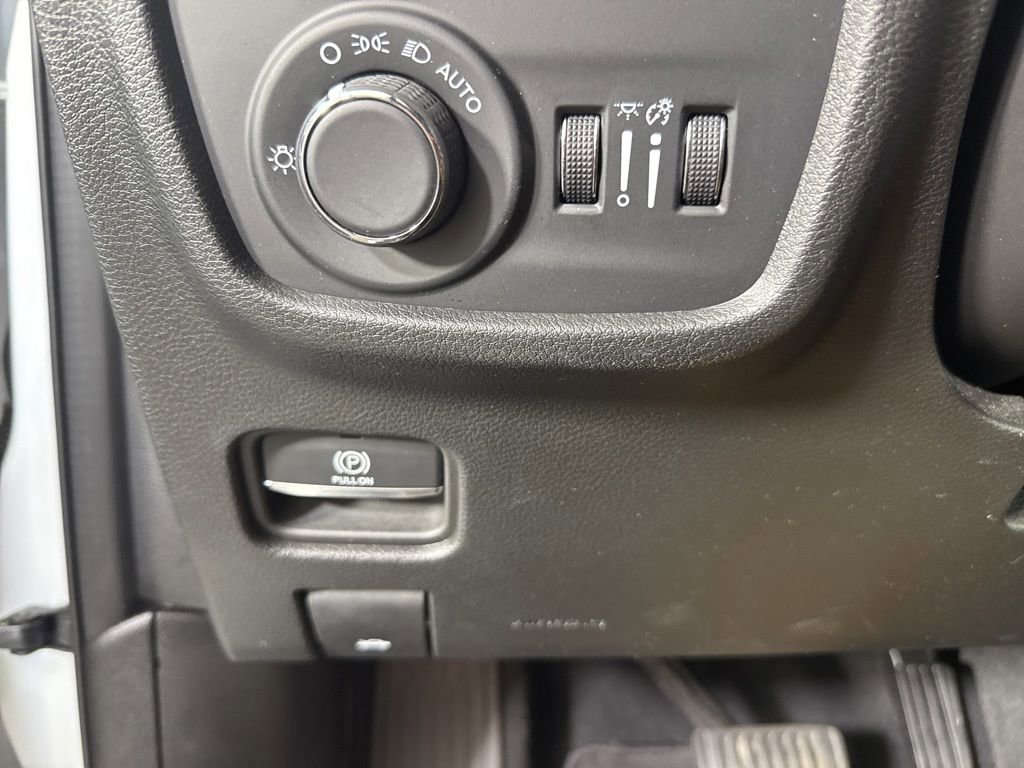 Used 2024 Jeep Grand Cherokee L Laredo AWD/4WD image 20