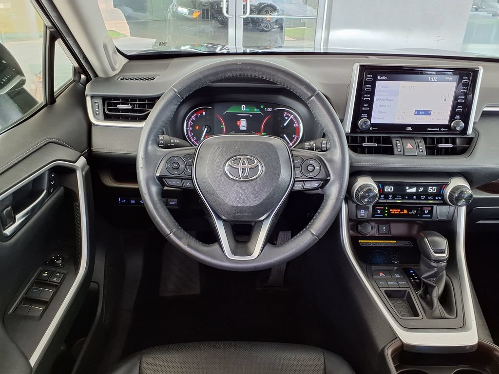 Used 2020 Toyota RAV4 Limited FWD image 17