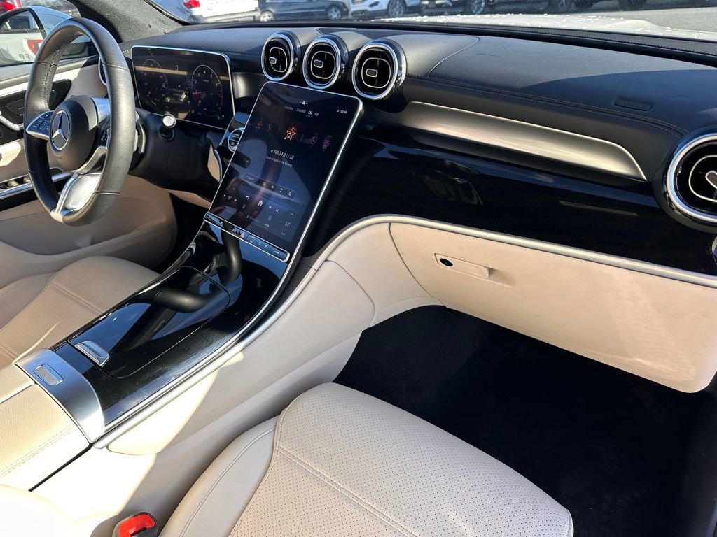Used 2024 Mercedes-Benz GLC 300 4MATIC image 17